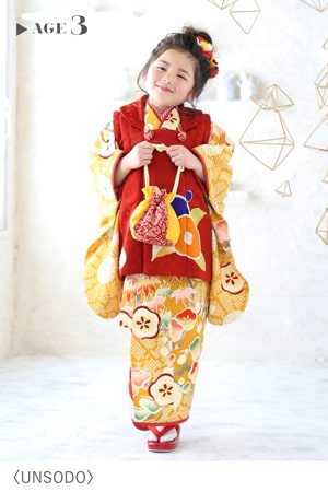 UNSODOの赤と黄色の3歳用女の子着物