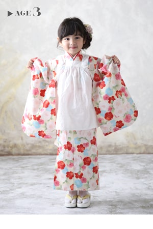 たくさんの桜を散りばめた3歳用女の子着物