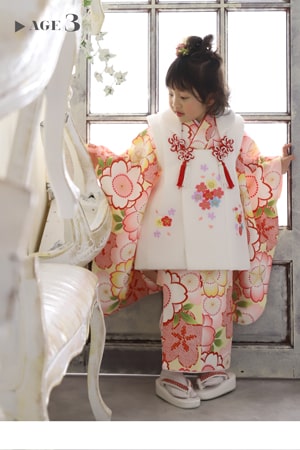 着物と被布にたくさんの桜を散りばめた3歳用女の子着物