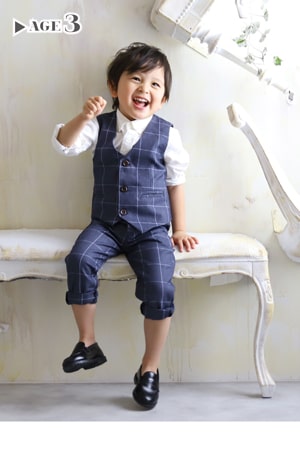 クラシックなネイビーチェックの3歳用男の子セットアップ