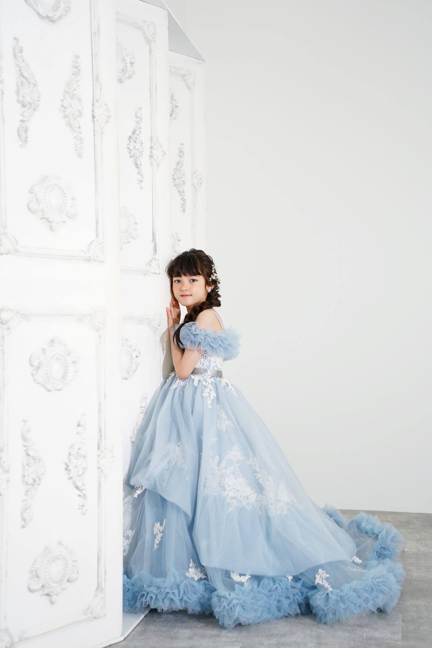 ドレスを着た10歳の女の子。ららぽーと立川での1/2成人式のスタジオ撮影。東京都立川市泉町935-1 ららぽーと立川立飛 3F