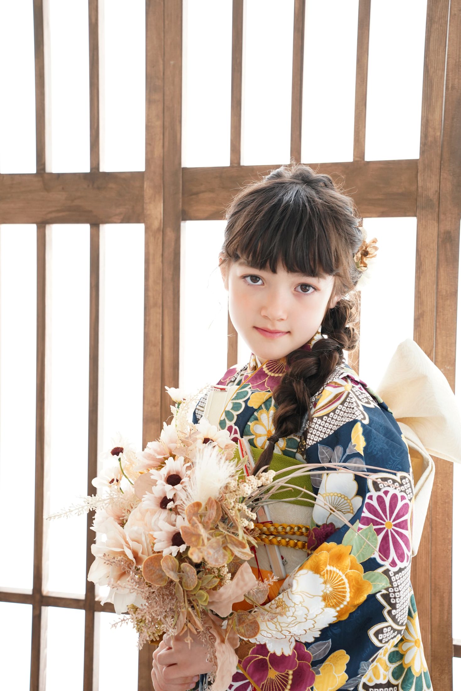 着物を着た10歳の女の子。ららぽーと立川での1/2成人式のスタジオ撮影。東京都立川市泉町935-1 ららぽーと立川立飛 3F