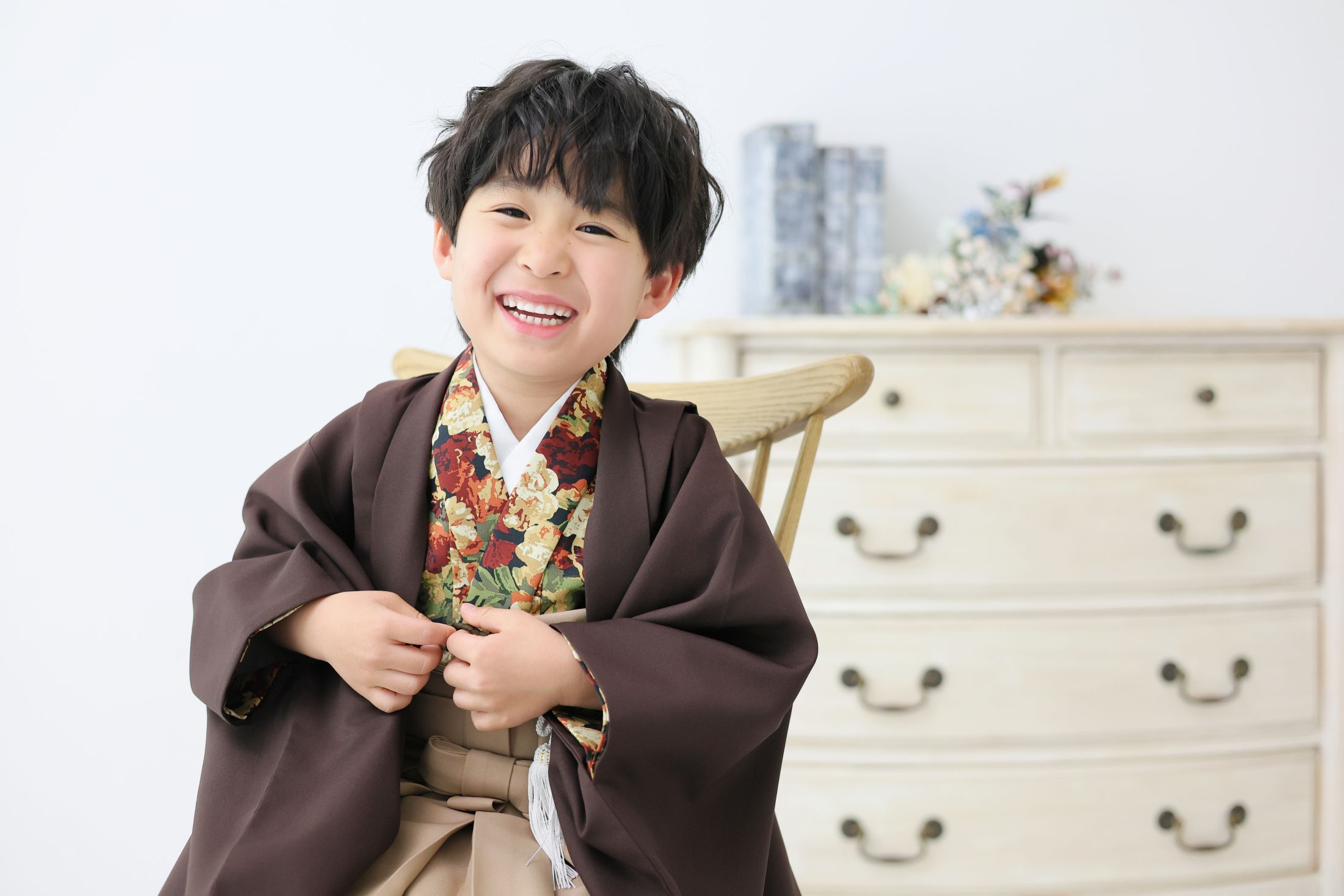 着物、羽織袴を着た5歳の男の子。ららぽーと堺での七五三のスタジオ撮影。大阪府堺市美原区黒山22-1 ららぽーと堺 3F