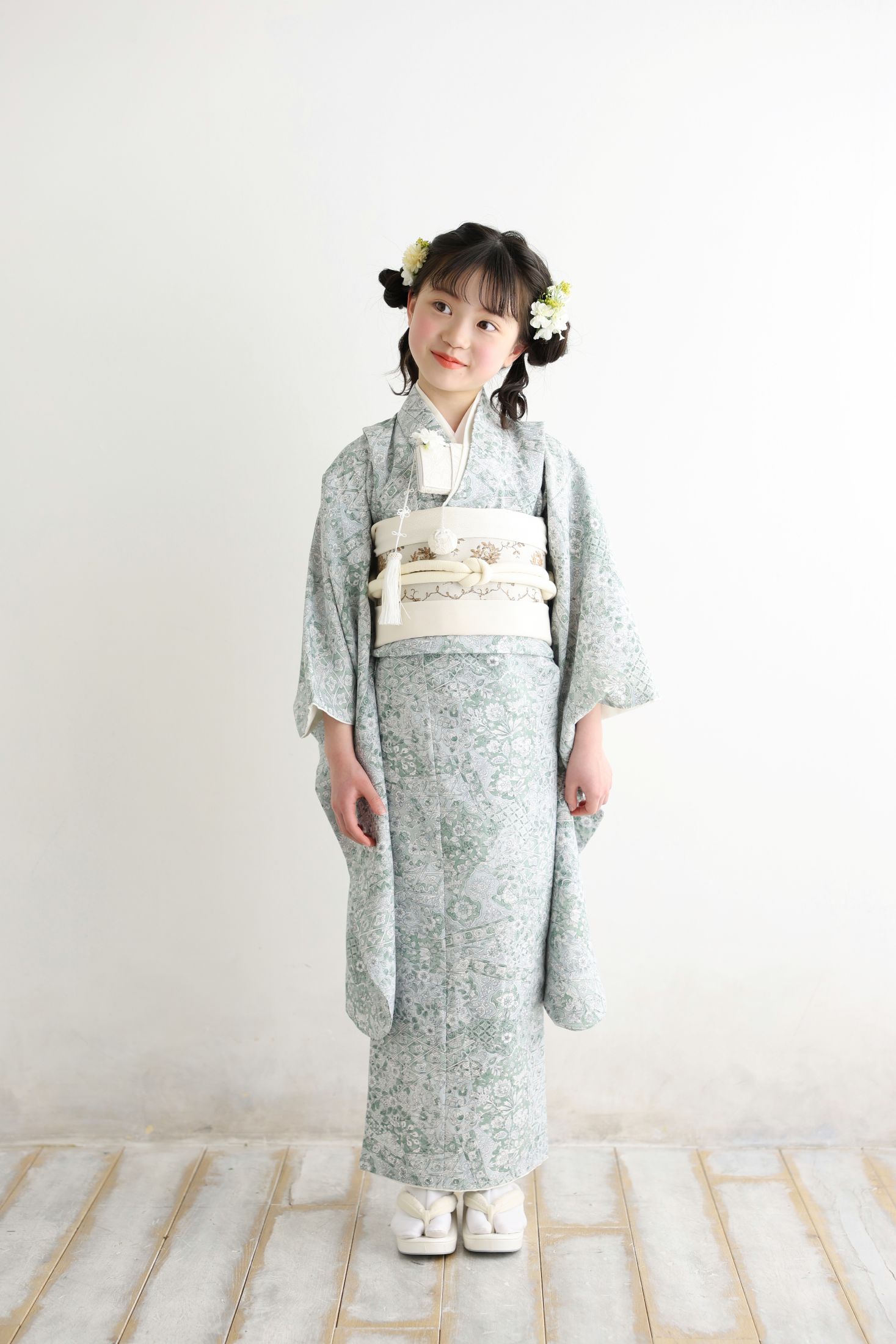 着物を着た7歳の女の子。おおとりでの七五三のスタジオ撮影。店舗住所：大阪府堺市西区鳳西町1-77-8