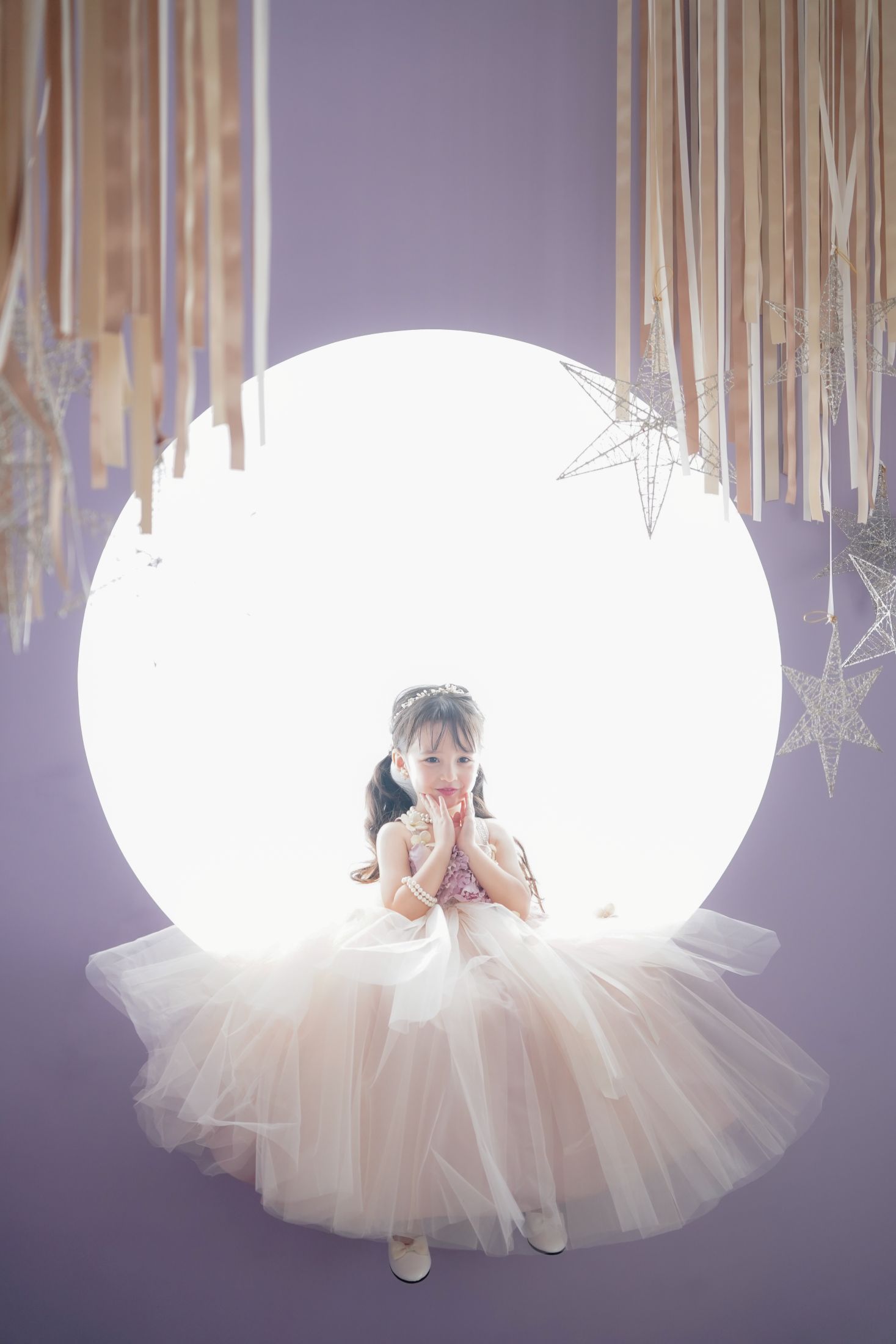 ドレスを着た5歳の女の子。イオン相模原での七五三のスタジオ撮影。神奈川県相模原市南区古淵2-10-1 イオン相模原店 3F