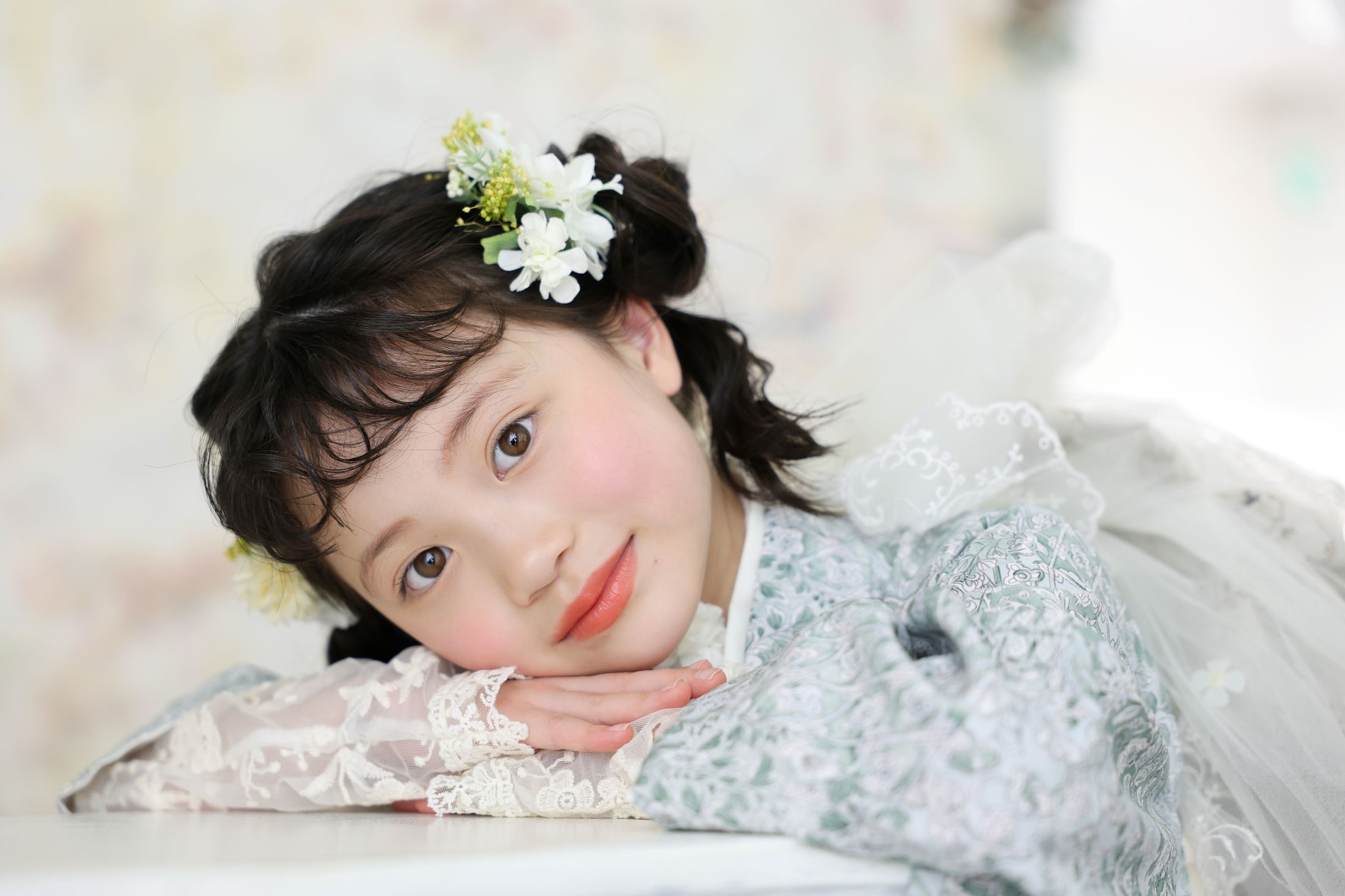 着物を着た7歳の女の子。おおとりでの七五三のスタジオ撮影。店舗住所：大阪府堺市西区鳳西町1-77-8