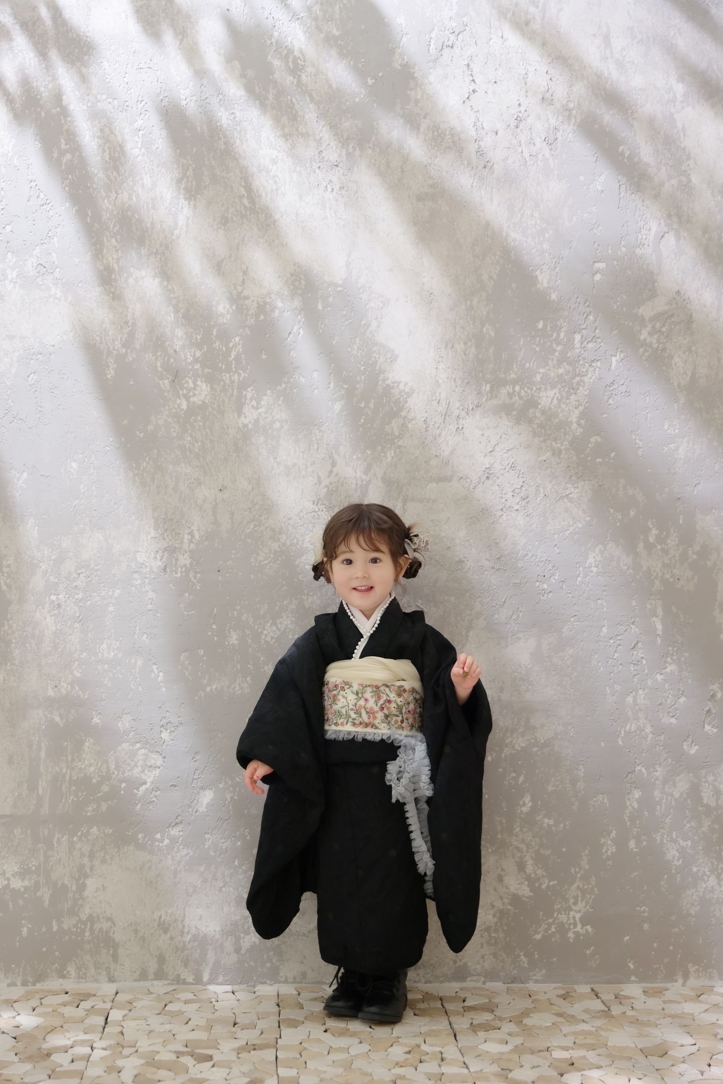 着物を着た3歳の女の子。ららぽーと堺での七五三のスタジオ撮影。大阪府堺市美原区黒山22-1 ららぽーと堺 3F