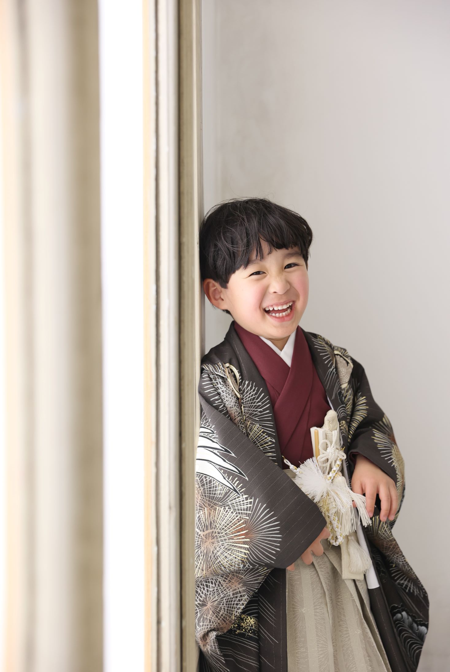 着物、羽織袴を着た5歳の男の子。りんくうシークルでの七五三のスタジオ撮影。店舗住所：大阪府泉佐野市りんくう往来南3 りんくうプレジャータウンシークル 1F