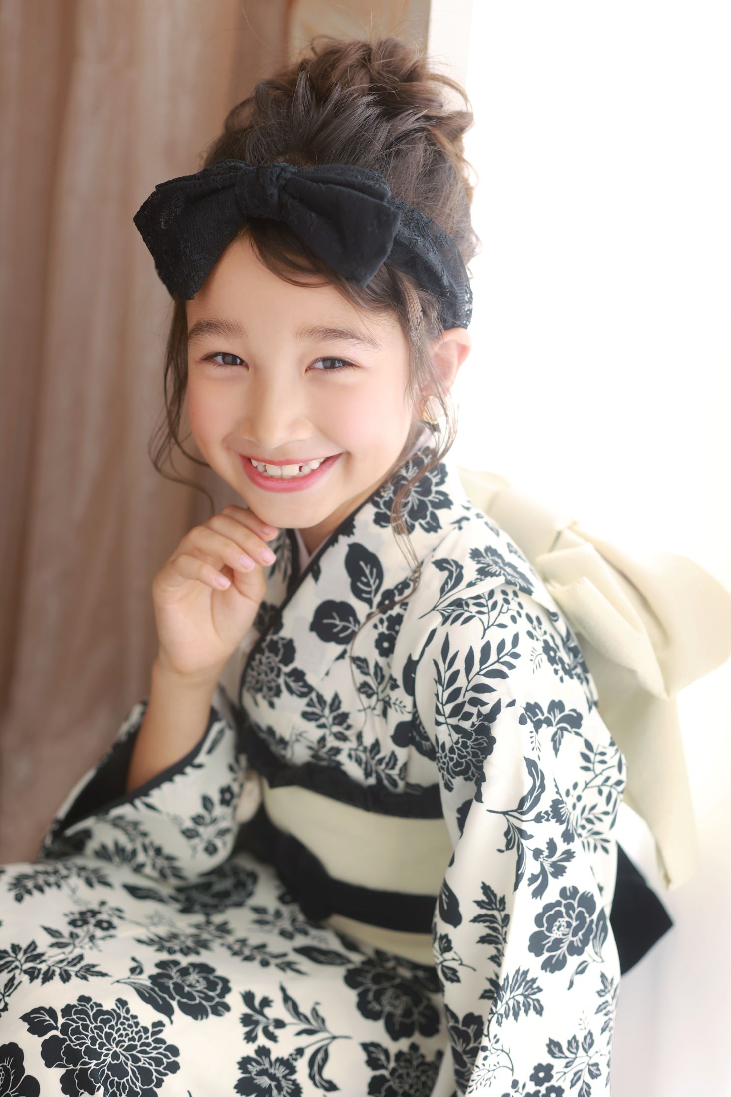 着物を着た7歳の女の子。ららぽーと甲子園での七五三のスタジオ撮影。兵庫県西宮市甲子園八番町1-100 2F