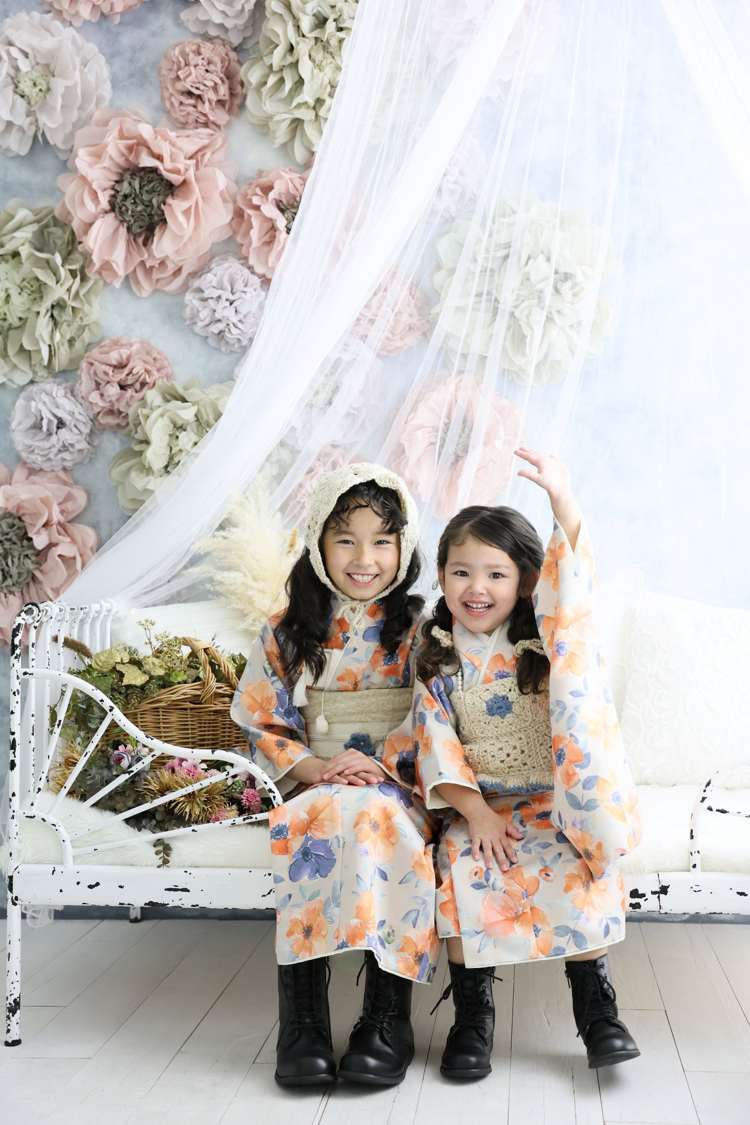 着物を着た5歳と7歳の女の子。姉妹。イオンモール和歌山での七五三のスタジオ撮影。和歌山県和歌山市ふじと台23 イオンモール和歌山 3F