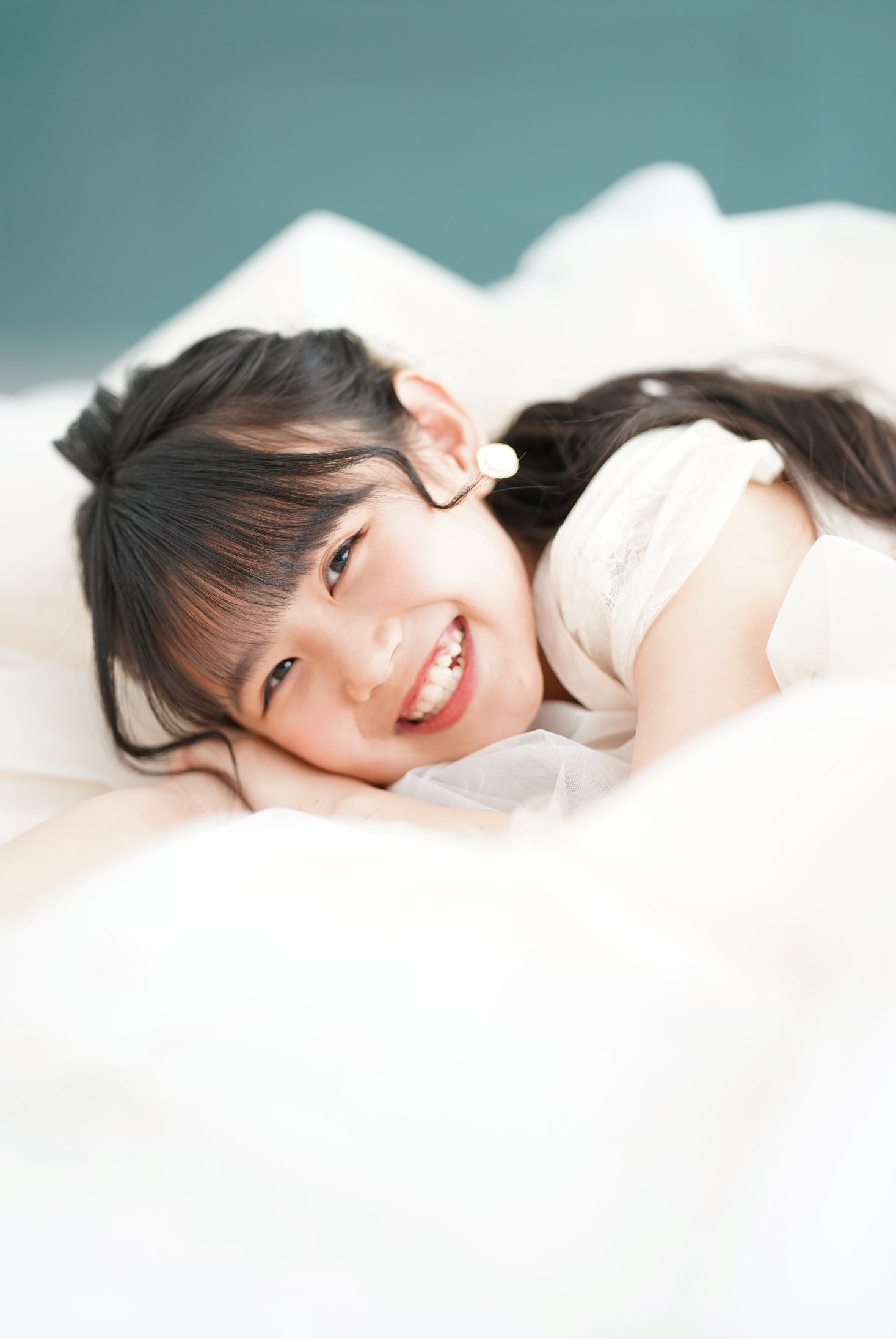 ドレスを着た７歳の女の子。ららぽーと立川での七五三のスタジオ撮影。東京都立川市泉町935-1 ららぽーと立川立飛 3F