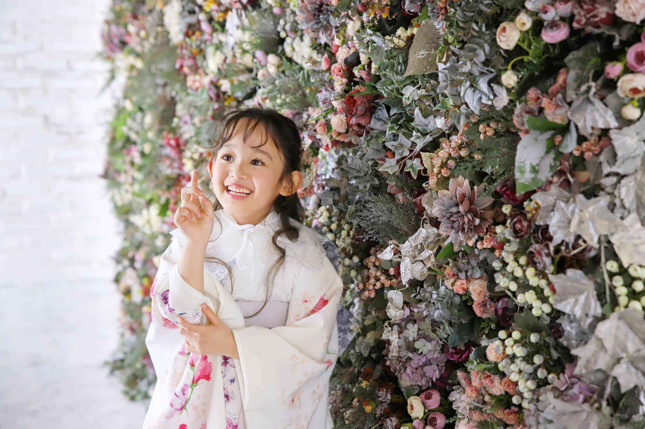 着物を着た7歳の女の子。りんくうシークルでの七五三のスタジオ撮影。店舗住所：大阪府泉佐野市りんくう往来南3 りんくうプレジャータウンシークル 1F