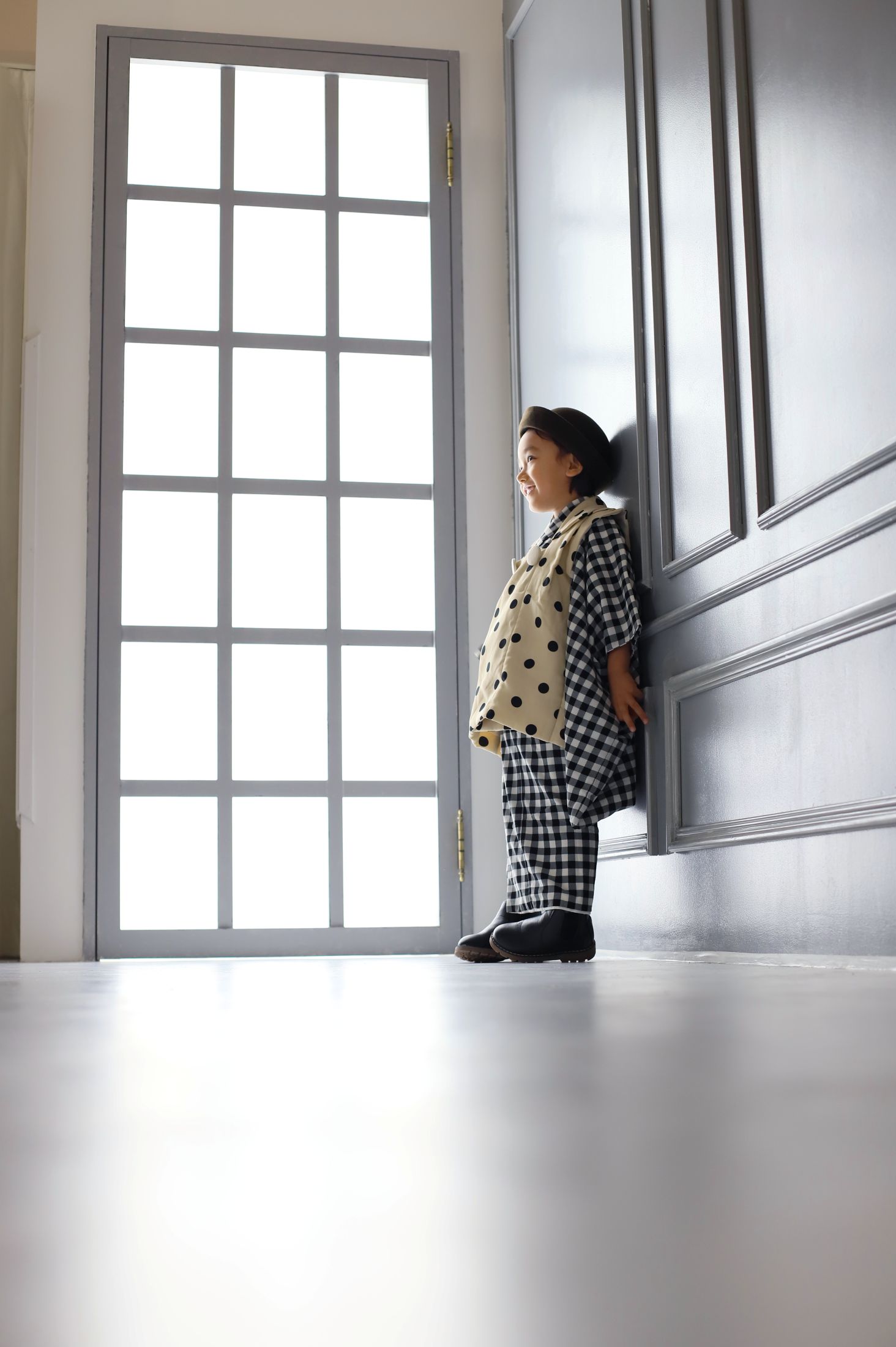 着物、羽織袴を着た3歳の男の子。セブンパーク天美での七五三の スタジオ撮影。店舗住所：大阪府松原市天美東3-500 セブンパーク天美 2F