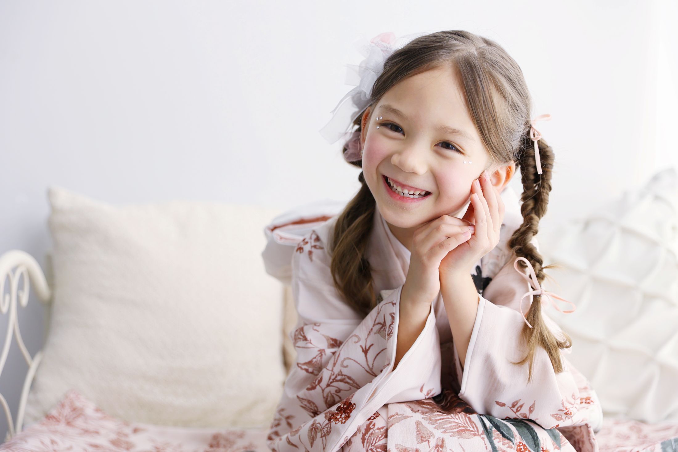 着物を着た5歳の女の子。姉弟。ららぽーと堺での七五三のスタジオ撮影。大阪府堺市美原区黒山22-1 ららぽーと堺 3F