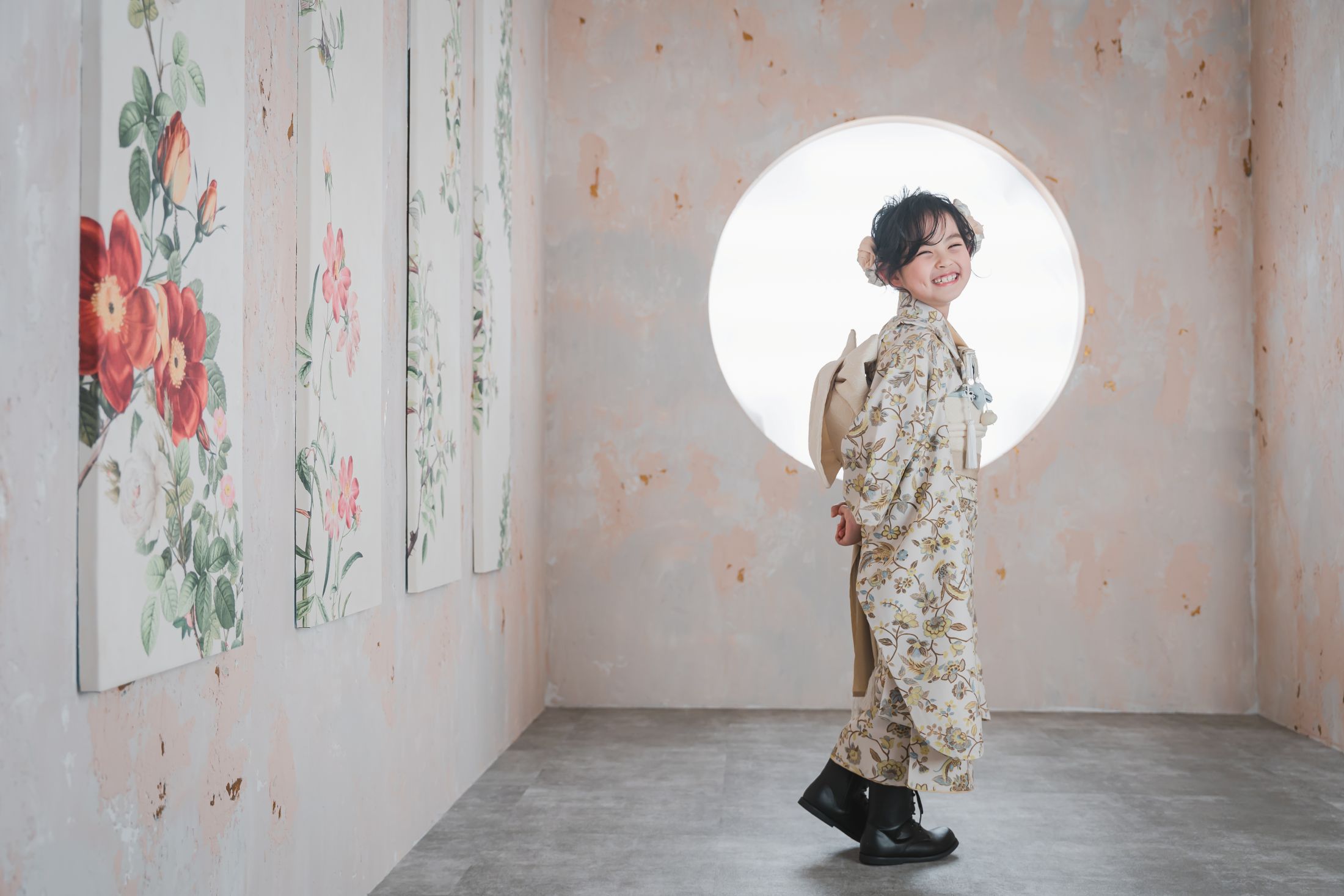 着物を着た７歳の女の子。ららぽーと湘南平塚での七五三のスタジオ撮影。神奈川県平塚市天沼10-1 ららぽーと湘南平塚 3F
