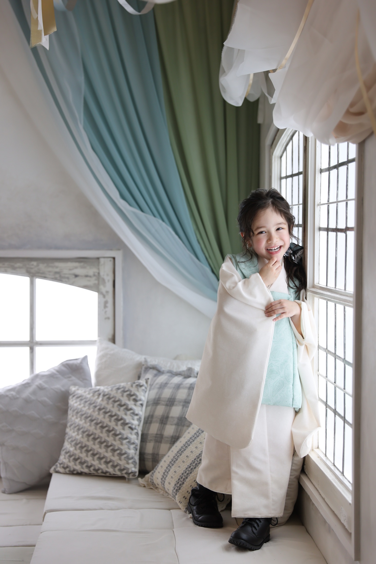 ミント色の被布がかわいい3歳女の子の七五三撮影。