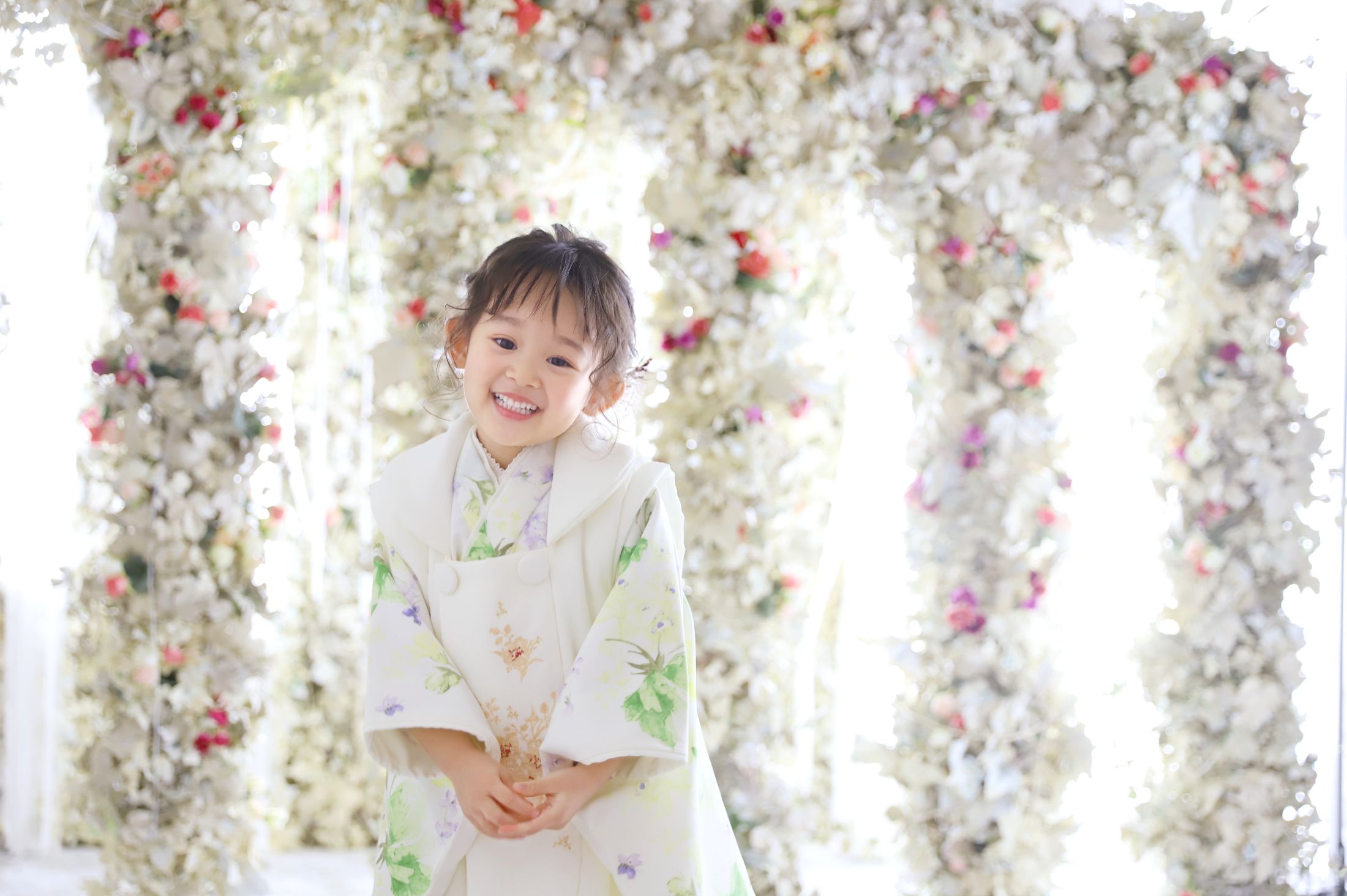 着物を着た3歳の女の子。枚方での七五三のスタジオ撮影。大阪府枚方市招提東町1-1-1