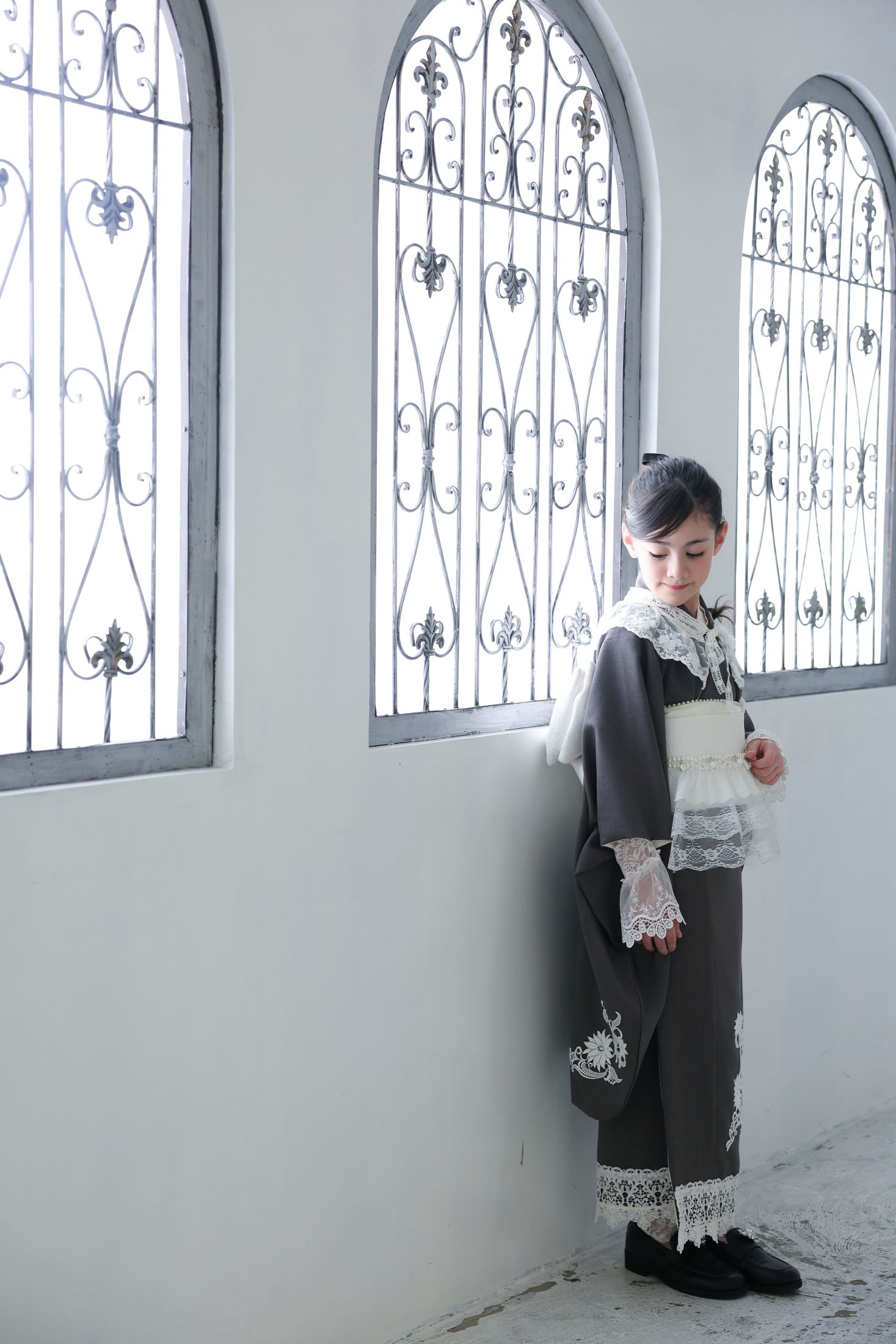 着物を着た7歳の女の子。心斎橋での七五三のスタジオ撮影。店舗住所：大阪府大阪市中央区南船場3-4-26 THE PEAK SHINSAIBASHI 12F
