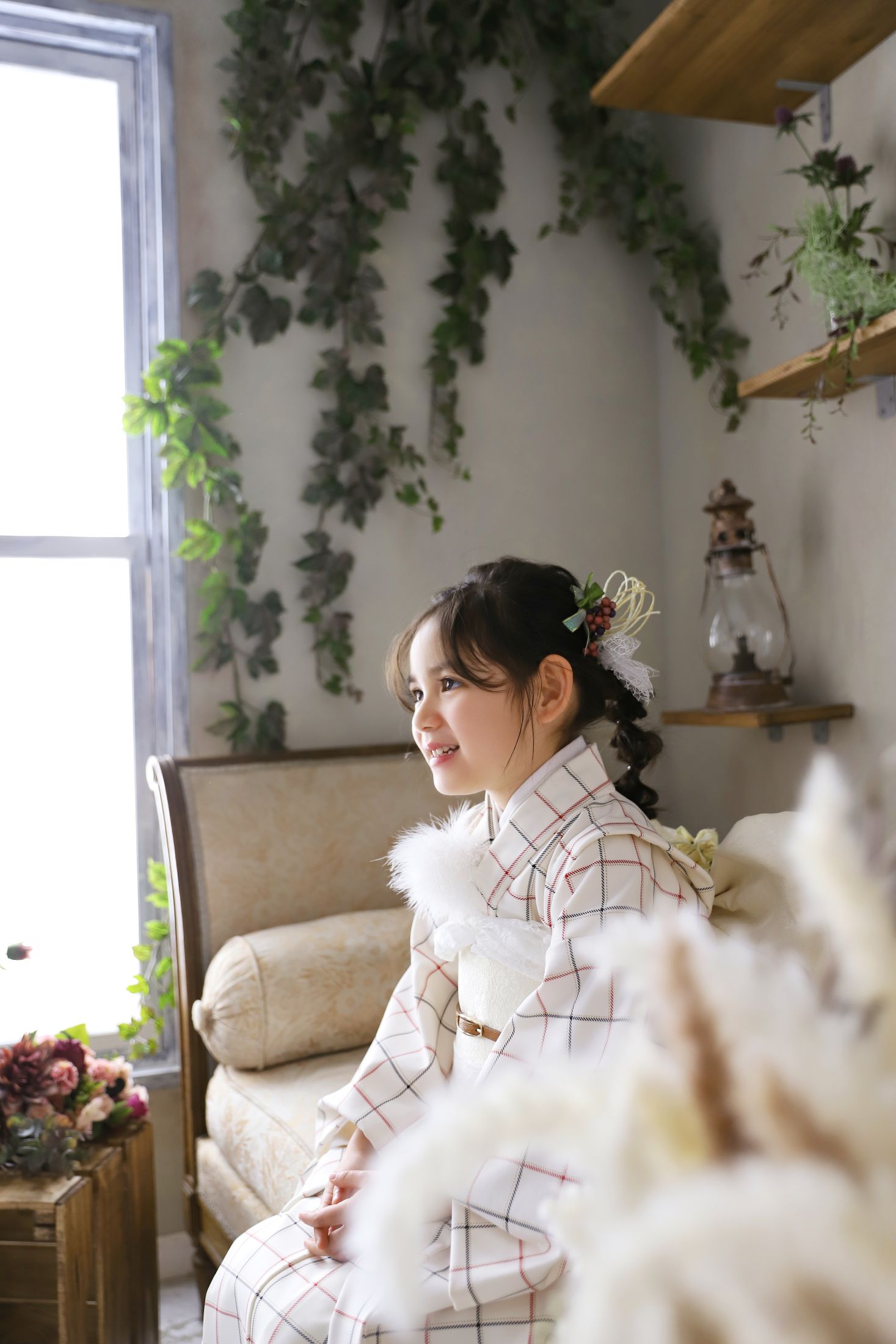 着物を着た7歳の女の子の写真。。イオンモール堺鉄砲町での七五三のスタジオ撮影。店舗住所：大阪府堺市堺区鉄砲町1 イオンモール堺鉄砲町 2F