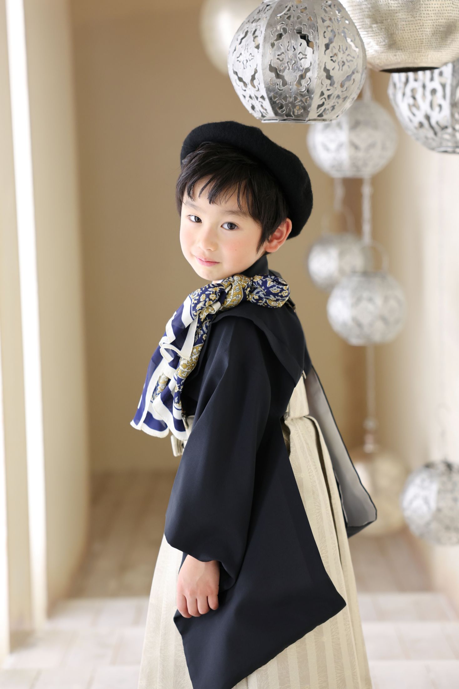 着物、羽織袴を着た5歳の男の子。心斎橋での七五三のスタジオ撮影。店舗住所：大阪府大阪市中央区南船場3-4-26 THE PEAK SHINSAIBASHI 12F