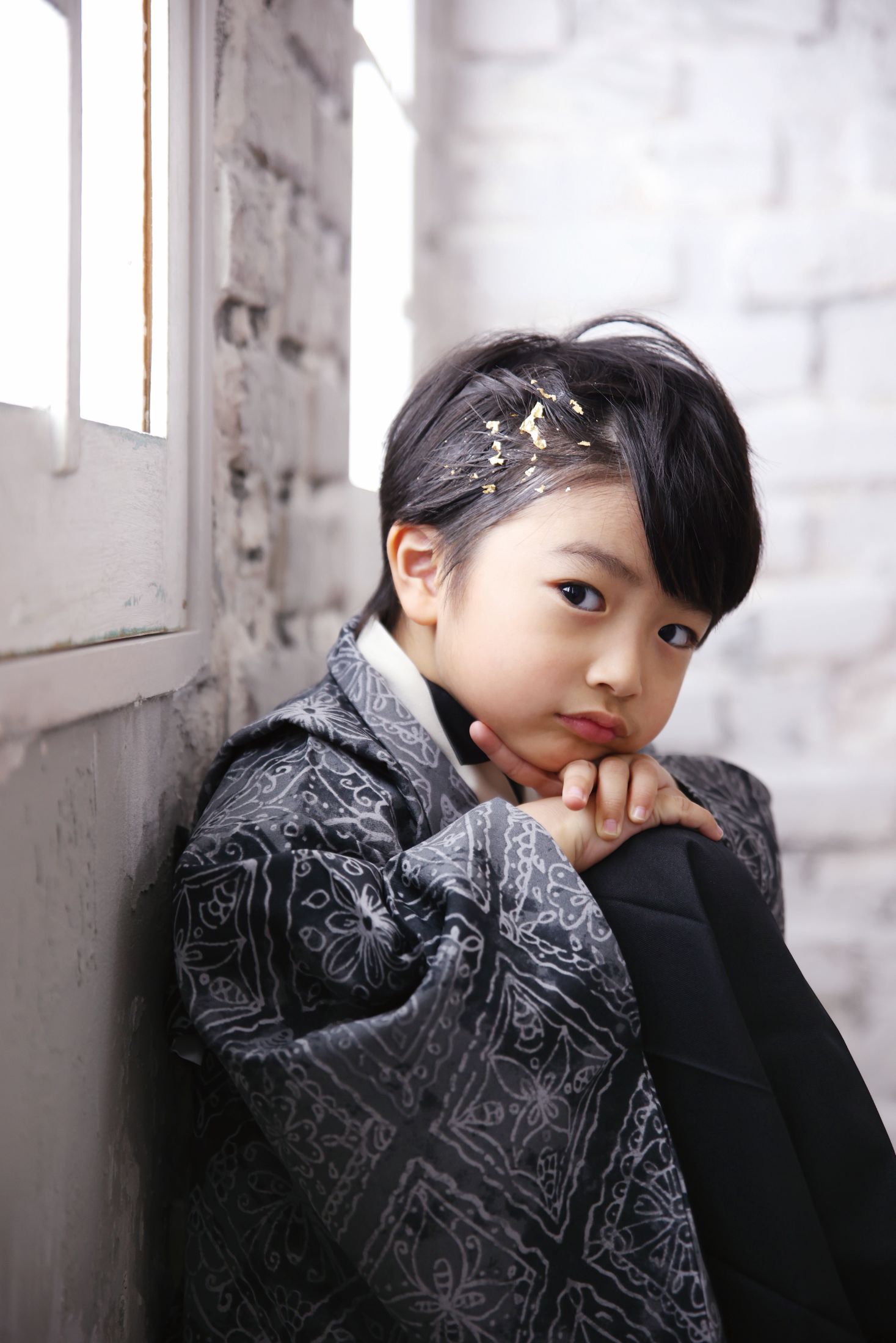 着物を着た7歳の男の子。イオンモール久御山での七五三のスタジオ撮影。京都府久世郡久御山町森南大内156-1 イオンモール久御山 2F