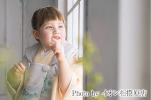 3歳女の子の七五三|被布・髪型の選び方と撮影・お参りの準備 七五三の女の子が被布を着てる写真|STUDIO ARCイオン相模原店