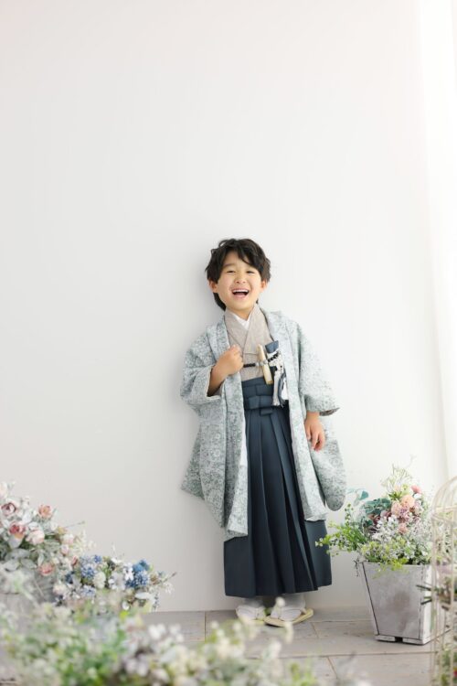 着物、羽織袴を着た5歳の男の子。ららぽーと堺での七五三のスタジオ撮影。