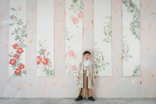 着物、羽織袴を着た5歳の男の子。ららぽーと湘南平塚での七五三のスタジオ撮影。