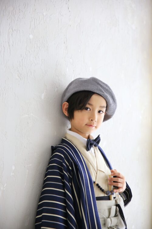 着物、羽織袴を着た７歳の男の子。錦糸町PARCOでの七五三のスタジオ撮影。