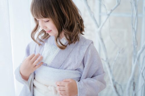 着物をきた女の子。10歳。1/2成人式。でのスタジオ撮影。