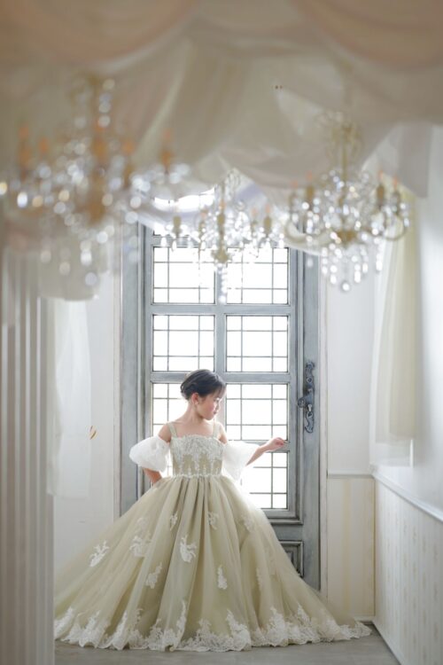 ドレスを着た７歳の女の子。錦糸町PARCOでの七五三のスタジオ撮影。
